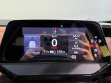液晶メーターには充電量、車速、距離など表示がされます。