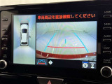 後方の見える安心をお届けするバックガイドモニター付:バックするときのアシストラインもあって楽々バック!車庫入れや縦列駐車をサポートし、苦手な駐車も安心です!今やもう手放せない装備ですネ♪