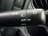 【オートライト】車外の明るさに応じて、自動的にライトの点灯・消灯をしてくれます。