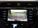 バックモニター付きで慣れない駐車場や車庫入れをサポートします。