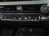 車内を快適に、オートエアコンを装備しています。シートヒーターも装備しています。