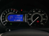 視認性の高いメーターは燃費計も表示されエコな走りを支援します♪
