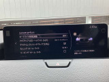 【マツダコネクト】  オーディオ操作、車両装備、ナビ案内など、統合的にモニターできる見やすいサイズのディスプレイです。