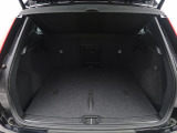ラゲッジルームはお買い物やレジャーなど、様々なシーンに幅広く対応可能なゆとりある大容量スペースを確保しています。リヤシートを倒せばさらに使い勝手が広がります!