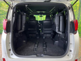 後席を格納すると、これだけの広さが!シーンに合わせたシートアレンジで、大きな荷物も積むことが出来ます♪