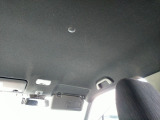 【ルーフ内装】天井内装はシミや変色もなく、きれいな状態を保っています。気になるニオイも特になく、車内環境の良さが伝わる一台です。