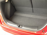 コンパクトボディーなのに、荷室はこんなに広々!たくさん荷物が積めますよ。