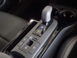 電動パーキングブレーキ・ブレーキホールドを装備してます。ホールド機能は信号待ちが多い一般道で疲労軽減になり、大好評です!