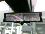 スマートルームミラー付きです☆後方カメラの映像がルームミラーに映るので、たくさんの人や荷物をのせていても邪魔せず見られるのです♪