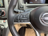 ステアリングスイッチ付きのハンドル!運転に支障をきたすことなくナビ操作が可能です!!