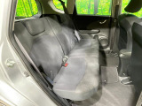 後部座席も気になるようなキズ・汚れやへたり等、大きなダメージはなく、良好な状態です。
