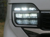 切れにくく明るいLEDヘッドライト装備!