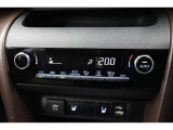 室内を快適温度にするオートエアコン!スイッチもシンプルで操作しやすく、オールシーズン快適なドライブに出かけられますね♪