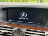 【メーカー純正ナビ】インテリアに溶け込むスタイリッシュな「専用設計」メーカーナビを装備♪視認性や操作性など基本性能にも優れ、より上質なカーライフをお楽しみいただけます。