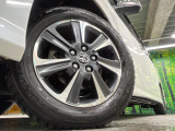 【純正16インチアルミホイール】外観にマッチした純正アルミホイールを装着しております。各種社外アルミホイールや、スタッドレスタイヤも取扱いしております。是非ご相談ください♪