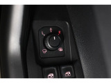 狭い場所も苦になりません。電動格納ドアミラー装備。電動格納ドアミラードアミラー調整スイッチ