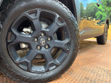 【純正アルミホイール】外観にマッチした純正アルミホイールを装着しております。各種社外アルミホイールや、スタッドレスタイヤも取扱いしております。是非ご相談ください♪