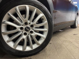 ●純正17インチアルミホイール:輸入車ならではの卓越した走りを支えるホイールと足回りです!日本車の走りに慣れている方にもぜひ体感して頂きたいほど、高いレベルでまとまっています!