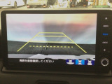 【バックカメラ】運転が苦手な方も車庫入れラクラクです!ギアをリバースに入れれば自動的に切り換わりますので、面倒な操作は不要です♪狭い駐車場もお車を傷つけず安心ですね!