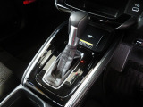 扱いやすい位置に配置されたフロアオートマチックです☆CVTを採用で滑らかでスムーズな走りが楽しめますよ♪