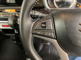 運転中、オーディオの操作をしてて、ハッとしたことはありませんか?ステアリングスイッチは、運転中でもハンドルでオーディオの操作が可能です。安全なドライブをサポートします。