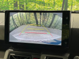 【バックカメラ】駐車時に後方がリアルタイム映像で確認できます。大型商業施設や立体駐車場での駐車時や、夜間のバック時に大活躍!運転スキルに関わらず、今や必須となった装備のひとつです!
