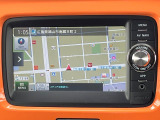 【純正ナビ】人気の純正ナビを装備しております。ナビの使いやすさはもちろん、オーディオ機能も充実!キャンプや旅行はもちろん、通勤や買い物など普段のドライブも楽しくなるはず♪
