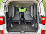 後席を格納すると、これだけの広さが!シーンに合わせたシートアレンジで、大きな荷物も積むことが出来ます♪
