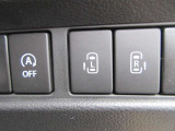 両側電動スライドドアのスイッチがあります。運転席に座ったままスライドドアの操作ができます。