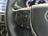 ステアリングスイッチ付き。前方から目を離すことなく操作することが可能です。
