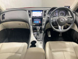 運転のための機能性と、プレミアムスポーツセダンとしての質感を追求したコックピット。