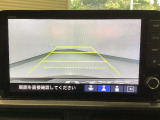 【バックカメラ】運転が苦手な方も車庫入れラクラクです!ギアをリバースに入れれば自動的に切り換わりますので、面倒な操作は不要です♪狭い駐車場もお車を傷つけず安心ですね!