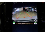 バックの際の後方画像です。ステアリング連動ガイド線付きなので車両の進行方向がわかりやすく、運転が苦手なかたも安心です。