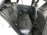 後部座席も当然、綺麗・清潔に仕上げております。内装の綺麗なお車は気持ちが良いですね。