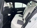 【セカンドシート】2列目もゆったりドライブを楽しめます。掲載箇所以外にご希望の写真がございましたらお気軽にお問い合わせ下さい。フロアマットは汚れが気になる場合は新品のご注文も承ります。