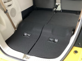 後席をすべて倒すことで広い荷室スペースが生まれ、大きな荷物も積み込みやすくなります。