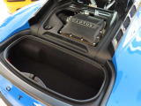 エンジンルーム後方には大型トランクスペースを確保。週末のお出かけには十分なサイズ。エミーラでお出かけプランを立ててみてはいかがでしょうか?