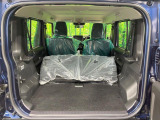 後席を格納すると、これだけの広さが!シーンに合わせたシートアレンジで、大きな荷物も積むことが出来ます♪