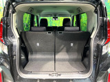 普段のお買い物や通勤、送迎等に十分な荷室スペースを確保しております。セカンドシートを倒すと、大きな荷物の積載も可能です♪