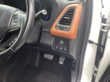 【eコンスイッチ】低燃費運転をサポートするECONモード。スイッチをONすると、エンジンやトランスミッション、A/Cなどを協調制御し、燃費の向上に貢献。エコドライブの効果を高めます。
