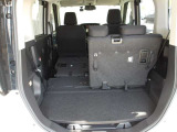 普段使いには十分な広さのラゲッジスペース!後席を倒せばより大きな荷物も載せられます!