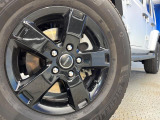 ●純正17インチアルミホイール:輸入車ならではの卓越した走りを支えるホイールと足回りです!日本車の走りに慣れている方にもぜひ体感して頂きたいほど、高いレベルでまとまっています!