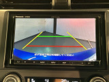 リバースギアに入れるだけで後方の表示へ切り替わります。夜間や雨の日の駐車も楽になりますよ。