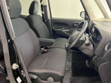 ゆったりと座れる運転席シートですのでストレスなく運転が出来ますよ!