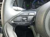 ステアリングに各種スイッチが付いてますのでとっても便利です。