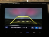 【バックカメラ】運転が苦手な方も車庫入れラクラクです!ギアをリバースに入れれば自動的に切り換わりますので、面倒な操作は不要です♪狭い駐車場もお車を傷つけず安心ですね!