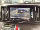 バックカメラ装備で後退時も大変便利で安心です。
