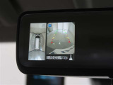 パノラミックビューモニター付きです。車両を上から見たような映像をディスプレイオーディオ画面に表示。運転席からの目視だけでは見にくい、車両周辺の状況をリアルタイムでしっかり確認できます。