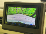 【バックカメラ】駐車時に後方がリアルタイム映像で確認できます。大型商業施設や立体駐車場での駐車時や、夜間のバック時に大活躍!運転スキルに関わらず、今や必須となった装備のひとつです!
