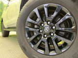 【純正18インチアルミホイール】外観にマッチした純正アルミホイールを装着しております。各種社外アルミホイールや、スタッドレスタイヤも取扱いしております。是非ご相談ください♪